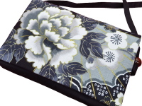 義若オリジナルのポシェット 金彩牡丹と桜(黒)
